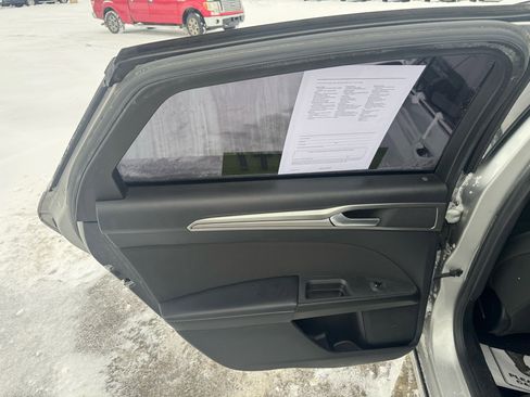 Used 2019 Ford Fusion SE image 12