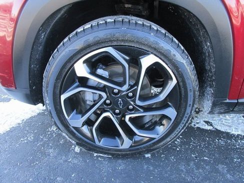 Certified 2024 Chevrolet Trax RS image 2