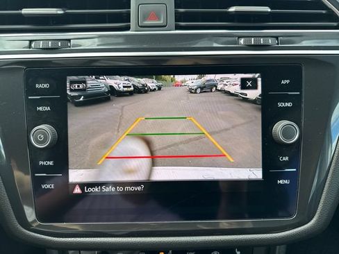Used 2022 Volkswagen Tiguan SE AWD/4WD image 17