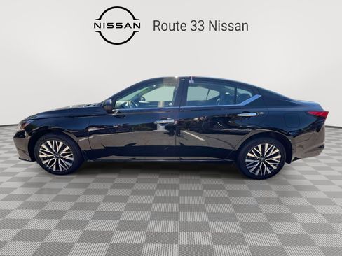 Used 2023 Nissan Altima 2.5 SV AWD/4WD image 5