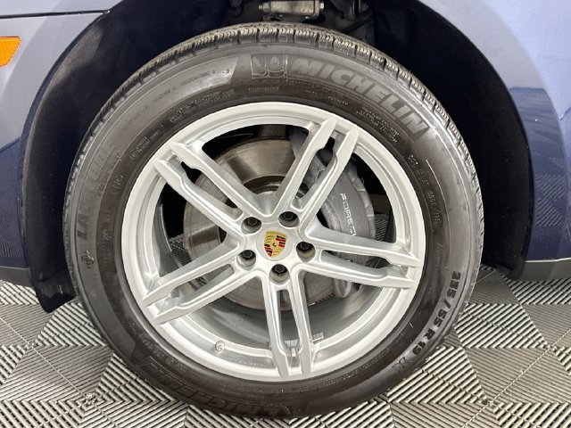 Used 2023 Porsche Macan AWD/4WD image 36