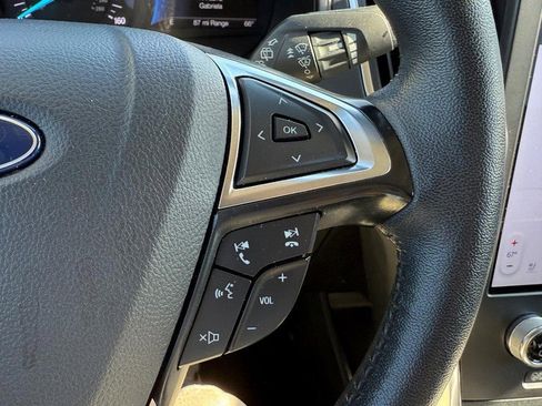 Used 2024 Ford Edge Titanium image 19