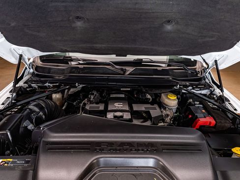 Used 2022 RAM 2500 Laramie w/ Night Edition image 32