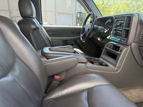 Used 2003 Chevrolet Silverado 2500 LT w/ Skid Plate Package AWD/4WD image 11
