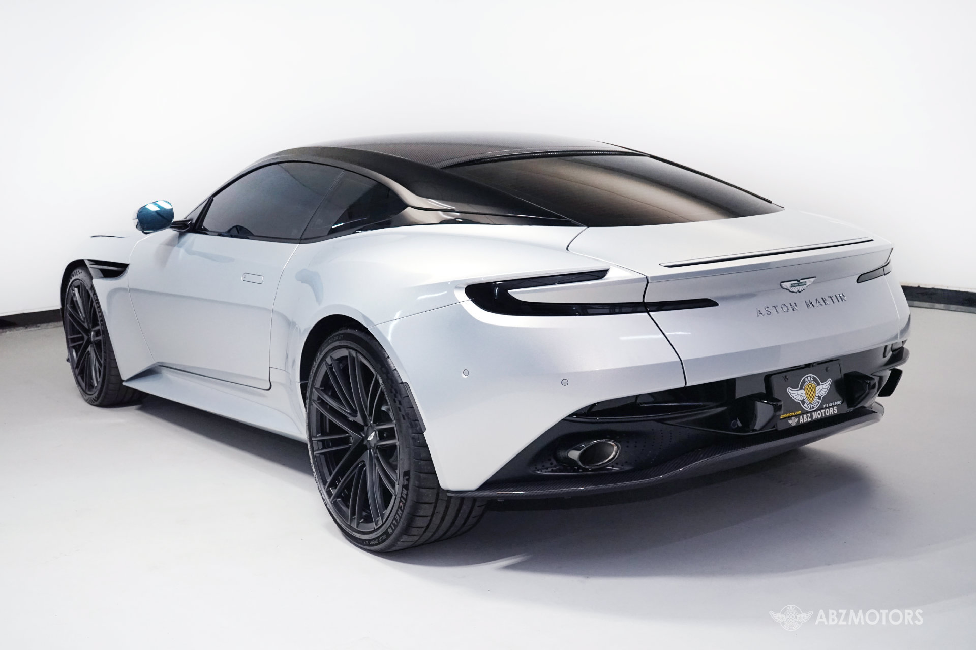 Used 2025 Aston Martin DB12 Coupe RWD image 7