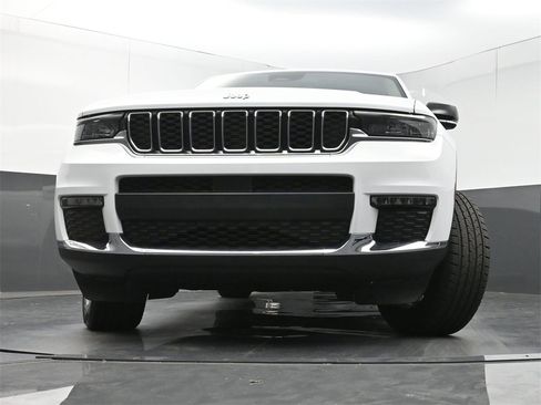 Used 2022 Jeep Grand Cherokee L Limited image 31