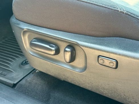 Used 2022 Toyota Tacoma TRD Sport w/ Black Out Package (TMS) AWD/4WD image 12