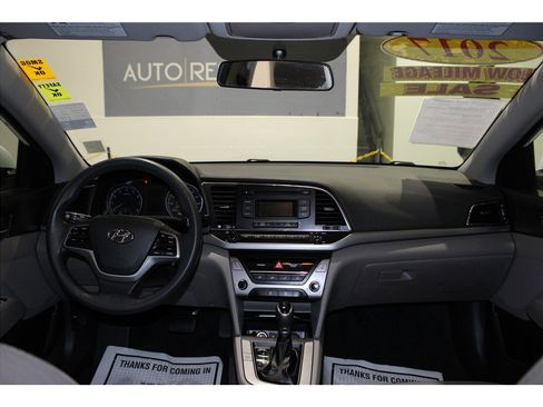 Used 2017 Hyundai Elantra SE image 14