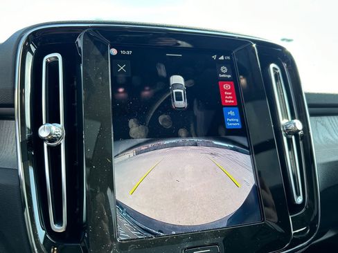 New 2026 Volvo XC40 B5 Core w/ Protection Package Premier image 17