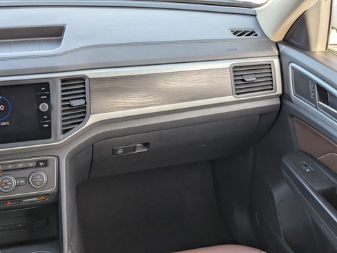 Used 2021 Volkswagen Atlas SE image 15