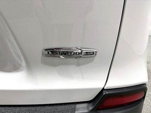 Used 2021 Jeep Cherokee Latitude Lux w/ Sun & Sound Group image 25