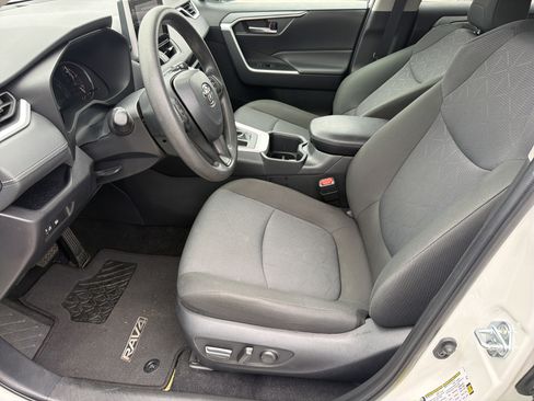 Certified 2025 Toyota RAV4 XLE FWD image 19