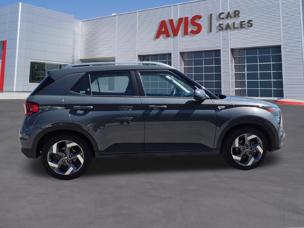 Used 2025 Hyundai Venue SEL FWD image 5
