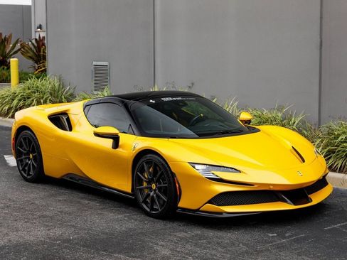 Used 2024 Ferrari SF90 Spider image 7