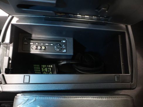 Used 2011 Nissan Titan SL w/ SL Technology Pkg image 28