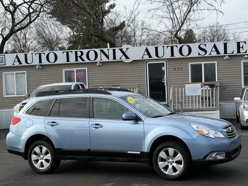 Used 2011 Subaru Outback 2.5i Premium image 2