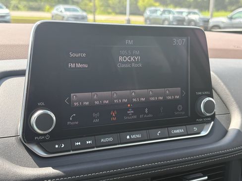 Used 2023 Nissan Rogue SV FWD image 14