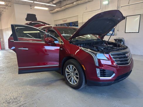 Used 2018 Cadillac XT5 Luxury w/ Driver Awareness Package FWD image 9
