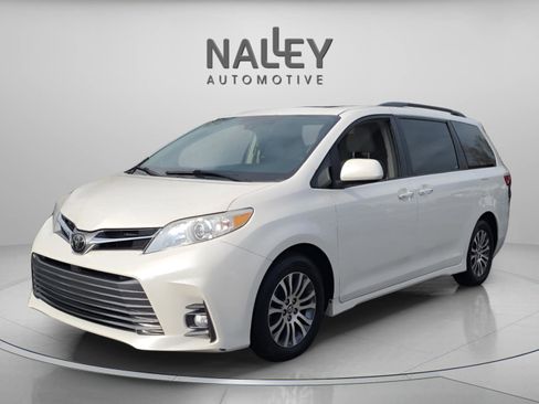 Certified 2018 Toyota Sienna XLE image 1