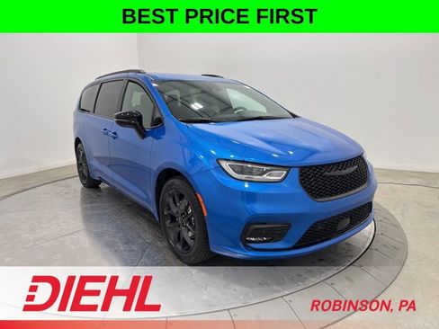 New 2026 Chrysler Pacifica Select FWD image 1