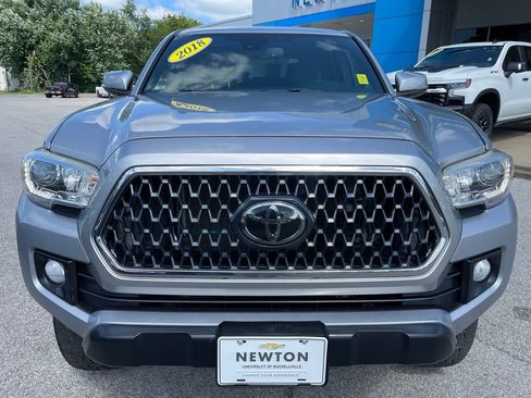 Used 2018 Toyota Tacoma TRD Off-Road w/ Technology Package RWD image 2