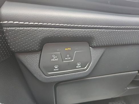 Used 2024 Volkswagen Atlas Cross Sport SE AWD/4WD image 49