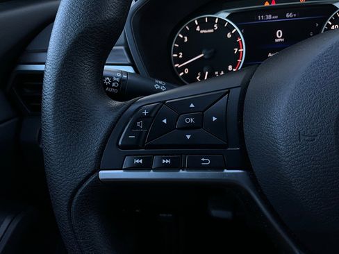 Used 2025 Nissan Altima 2.5 SV image 31