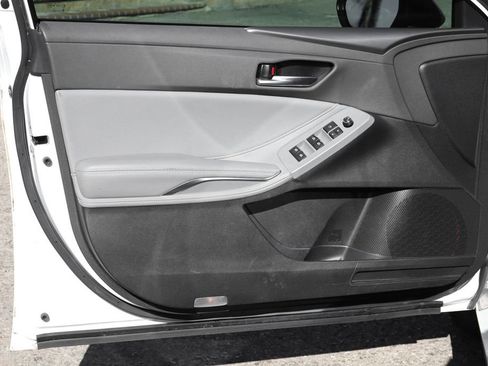 Used 2020 Toyota Avalon XSE image 16