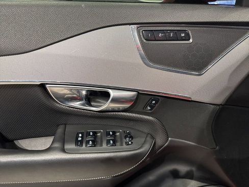 Used 2017 Volvo XC90 T5 R-Design image 12