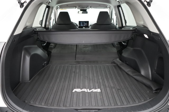 Used 2025 Toyota RAV4 XLE AWD/4WD image 38