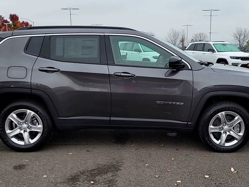 Used 2023 Jeep Compass Latitude w/ Convenience Group image 9