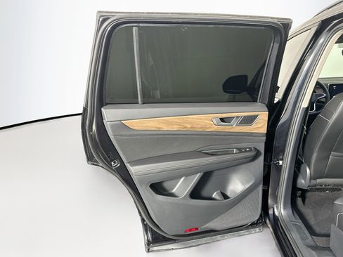Used 2024 Volkswagen Atlas SE FWD image 26