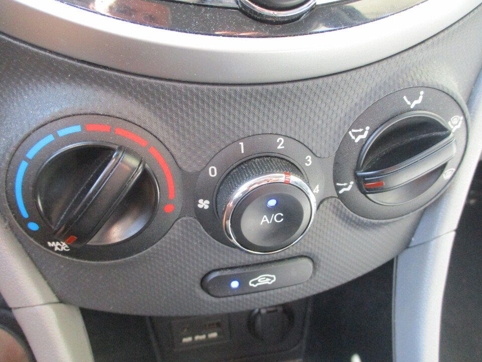 Used 2012 Hyundai Accent GLS w/ Premium Pkg 3 FWD image 28