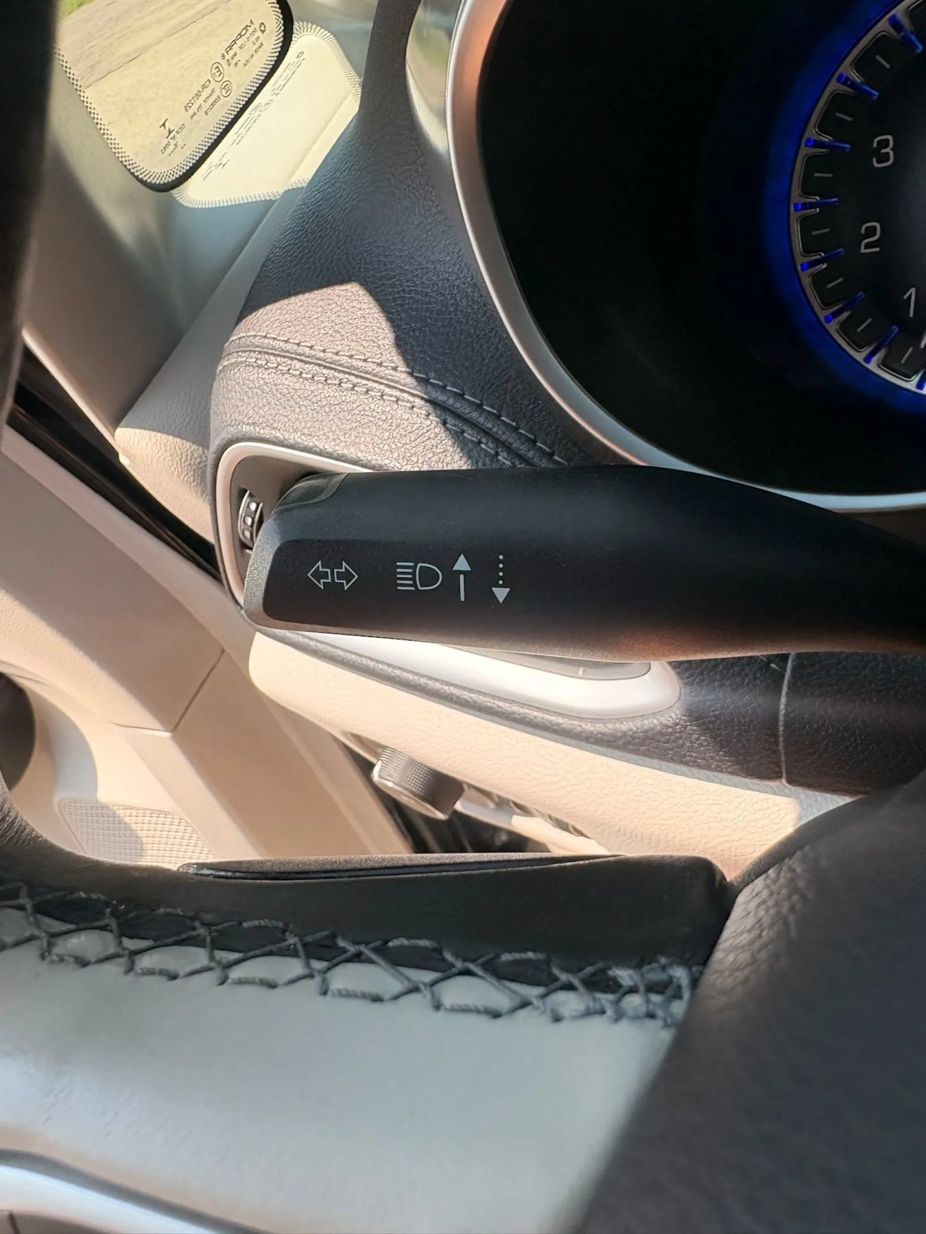 Used 2017 Chrysler Pacifica Limited w/ Advanced Safetytec Group FWD image 18