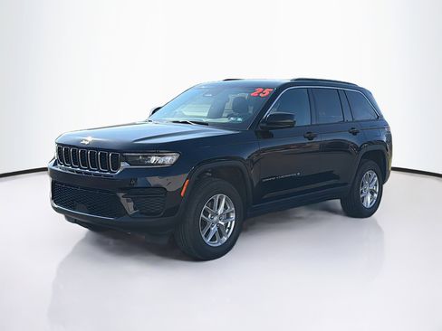 Used 2025 Jeep Grand Cherokee Laredo X w/ Luxury Tech Group I image 4