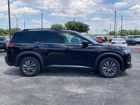 Used 2024 Nissan Pathfinder SV FWD image 4