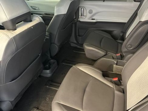 Used 2021 Toyota Sienna XSE FWD image 14