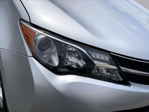 Used 2013 Toyota RAV4 LE FWD image 28