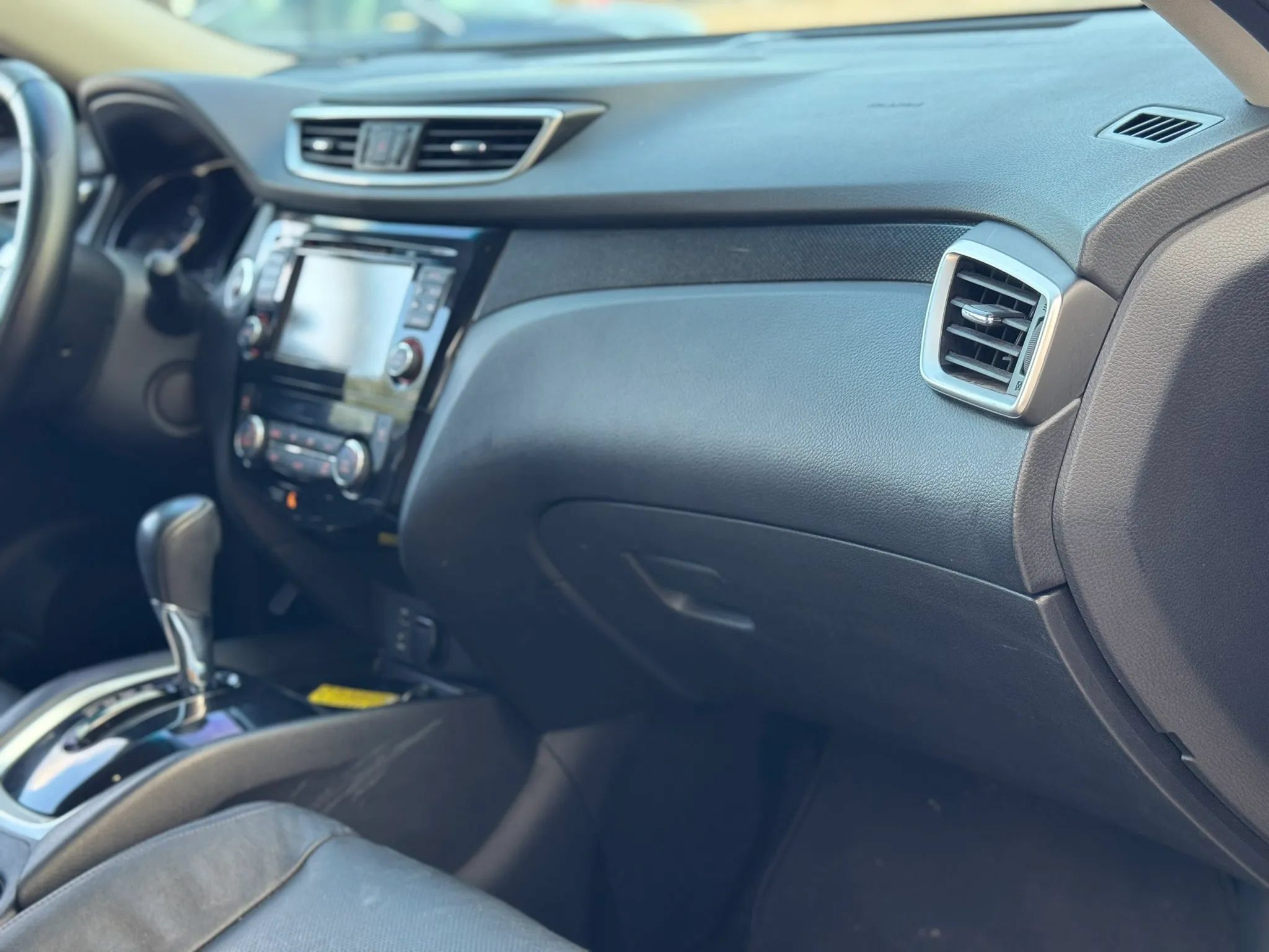Used 2015 Nissan Rogue SL FWD image 37