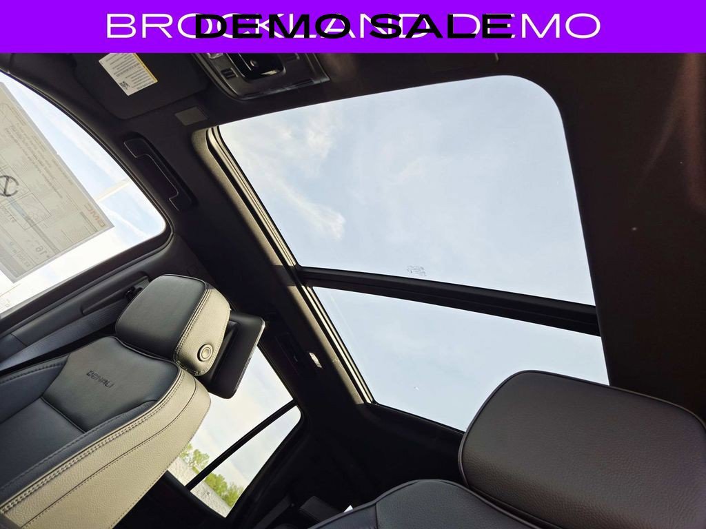 New 2026 GMC Yukon Denali w/ Denali Reserve Package AWD/4WD image 9