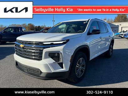 Used 2025 Chevrolet Traverse LT