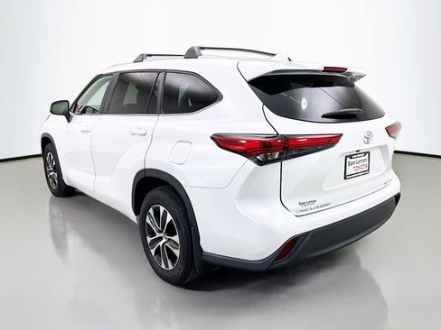 Used 2023 Toyota Highlander XLE image 5