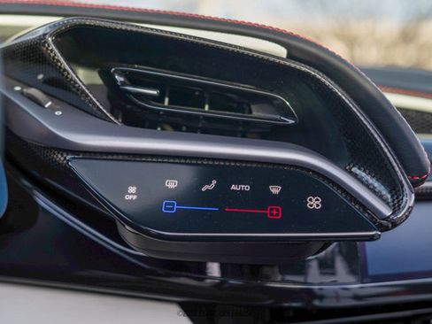 Used 2025 Ferrari SF90 Spider image 38