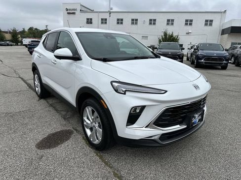 Certified 2025 Buick Encore GX Preferred w/ Advanced Technology Package AWD/4WD image 11