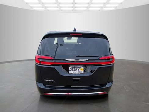 Used 2025 Chrysler Pacifica Select FWD image 7