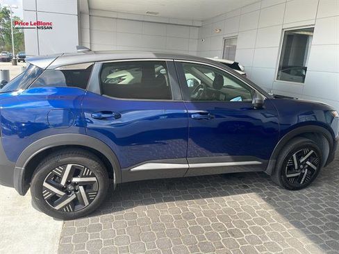 Used 2025 Nissan Kicks SV image 4