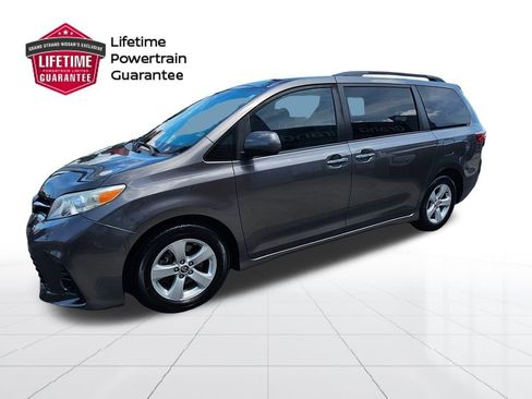 Used 2020 Toyota Sienna LE w/ LE Preferred Package FWD image 1
