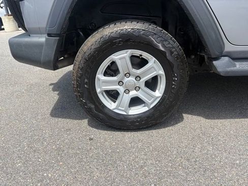 Used 2018 Jeep Wrangler Unlimited Sport S AWD/4WD image 35