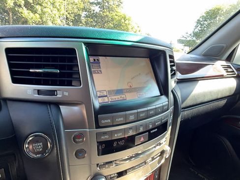 Used 2015 Lexus LX 570 4WD image 14