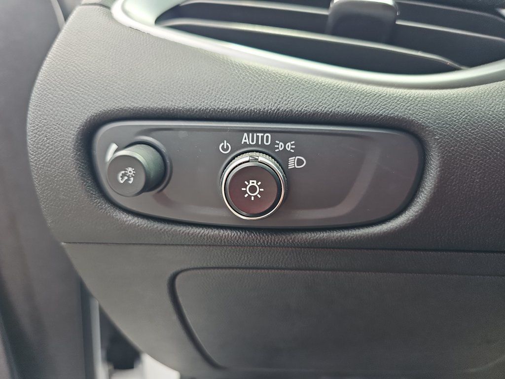 Used 2025 Chevrolet Malibu LT FWD image 34